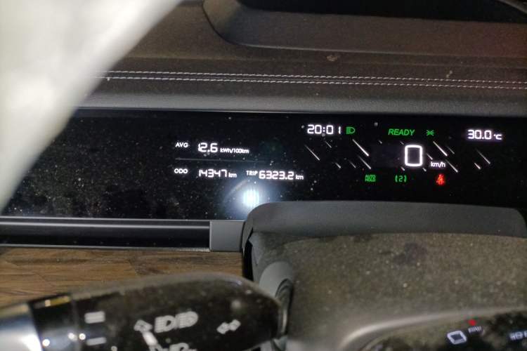 Used NETA S 2022 Pure Electric 715 km Range Rear-Wheel Drive LiDAR Version Odometer Close Up