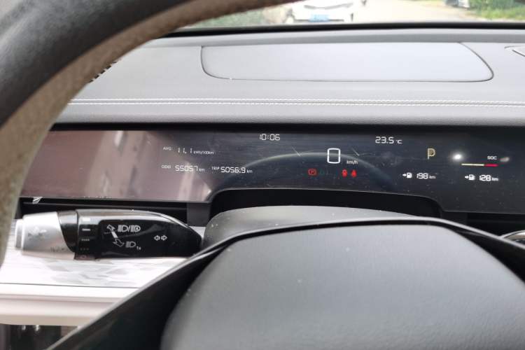 Used NETA S 2022 Extended-Range Version 1160 km Range Rear-Wheel Drive Mid-Grade Odometer Close Up