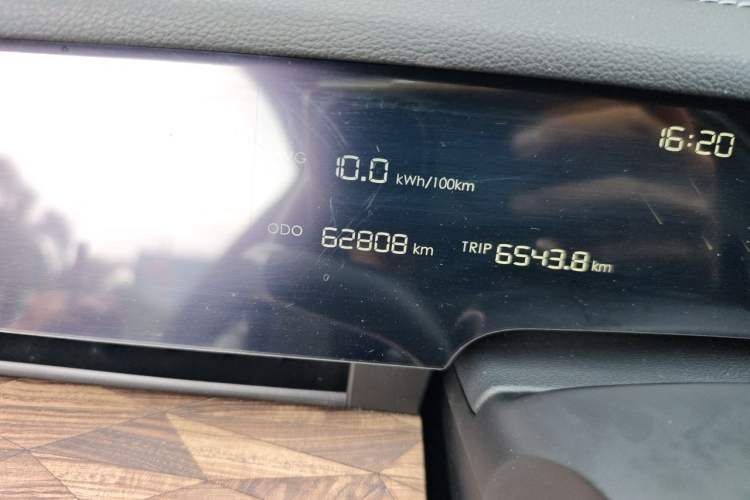Used NETA S 2022 Extended-Range Version 1160 km Range Rear-Wheel-Drive Compact Edition Odometer Close Up