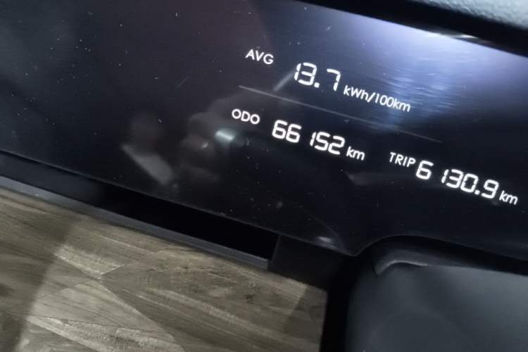 Used NETA S 2022 Pure Electric 715 km Range Rear-Wheel Drive LiDAR Version Odometer Close Up