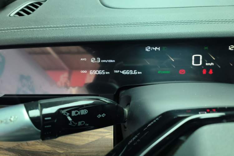Used NETA S 2022 Extended-Range Version 1160 km Range Rear-Wheel Drive Mid-Grade Odometer Close Up