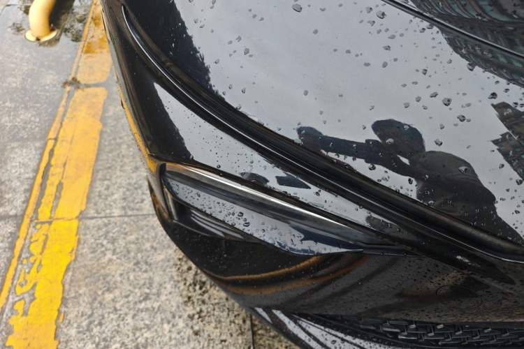 Used NETA S 2022 Extended-Range Version 1160 km Range Rear-Wheel-Drive Compact Edition Right Front Headlight