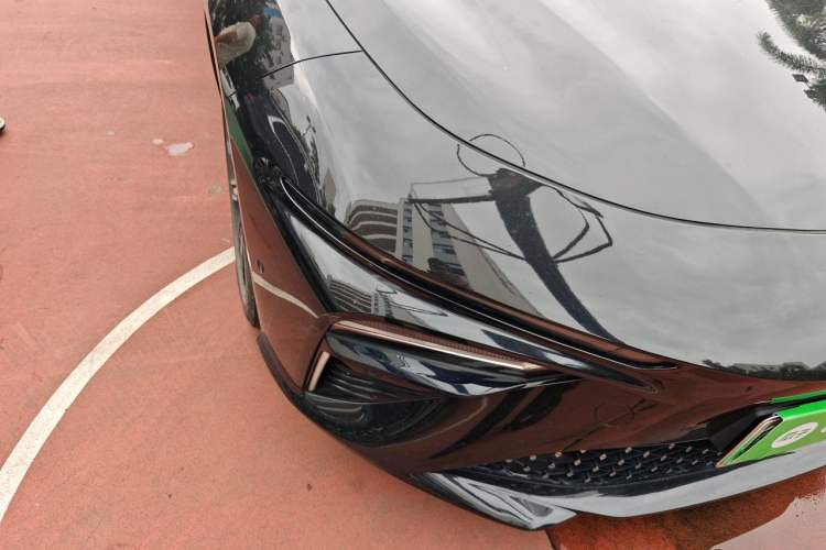 Used NETA S 2022 Extended-Range Version 1160 km Range Rear-Wheel-Drive Compact Edition Right Front Headlight
