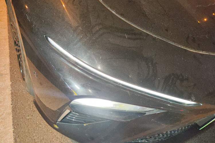 Used NETA S 2022 Pure Electric 715 km Range Rear-Wheel Drive LiDAR Version Right Front Headlight