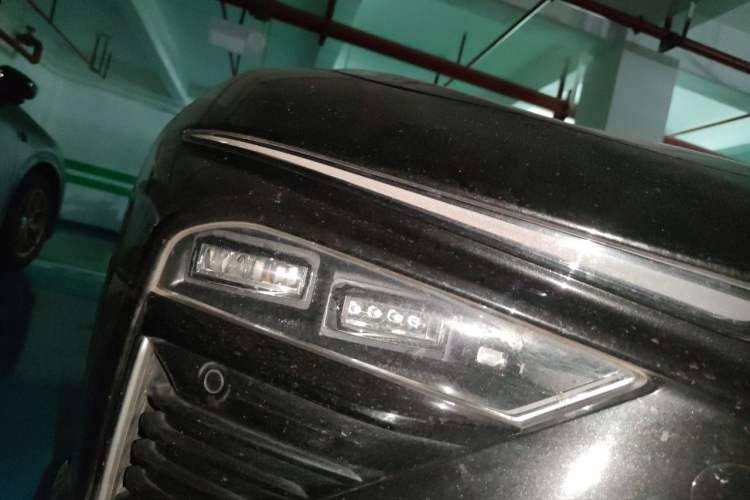 Used NETA S 2022 Extended-Range Version 1160 km Range Rear-Wheel-Drive Compact Edition Right Front Headlight