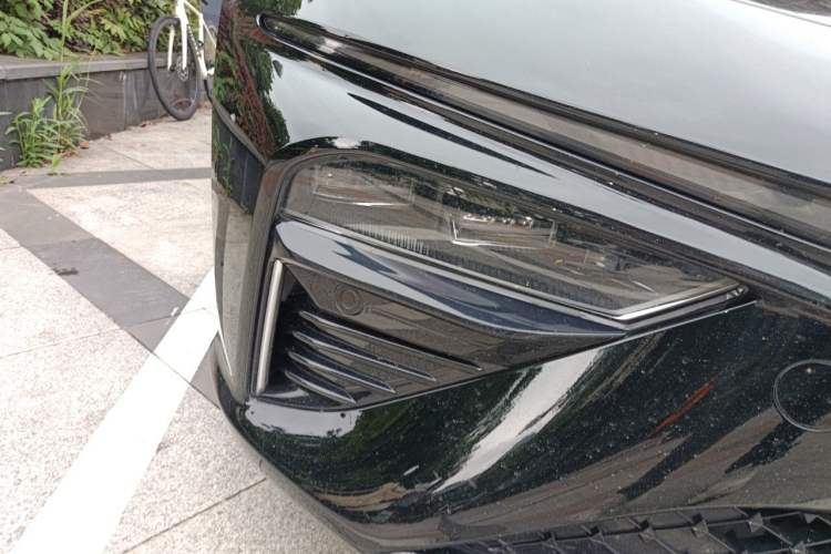 Used NETA S 2022 Extended-Range Version 1160 km Rear-Drive Big Edition Right Front Headlight