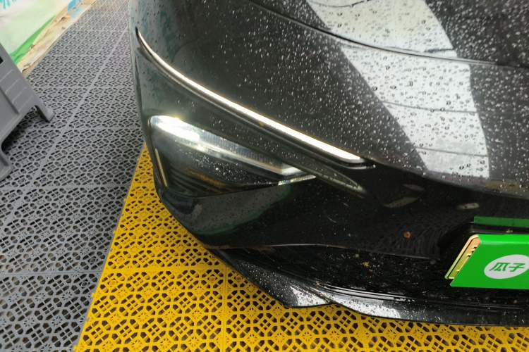 Used NETA S 2022 Extended-Range Version 1160 km Range Rear-Wheel Drive Mid-Grade Right Front Headlight