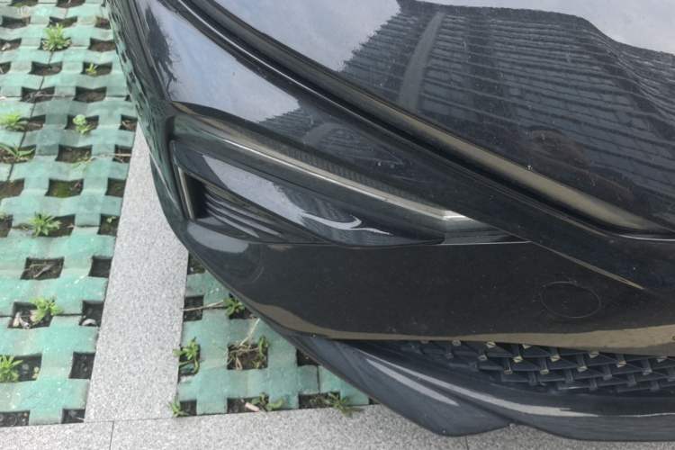 Used NETA S 2022 Extended-Range Version 1160 km Range Rear-Wheel Drive Mid-Grade Right Front Headlight