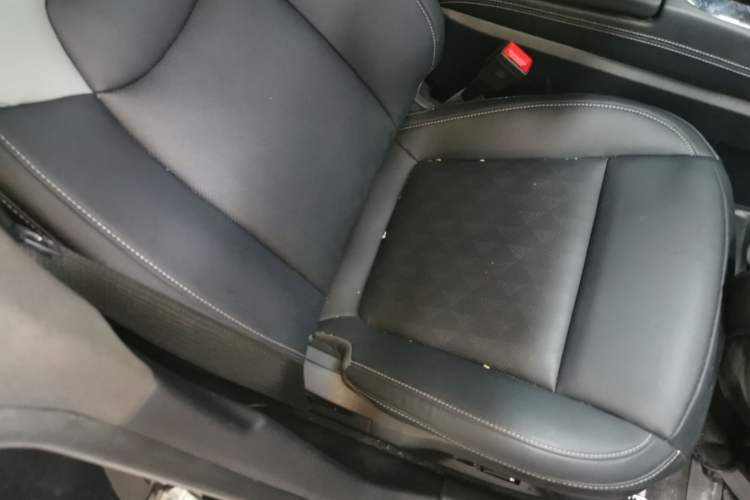 Used NETA S 2022 Extended-Range Version 1160 km Range Rear-Wheel Drive Mid-Grade Right Front Seat