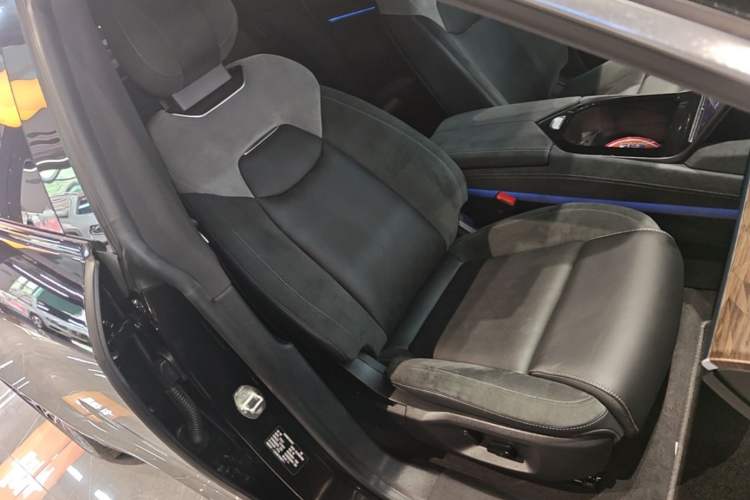 Used NETA S 2022 All-Electric 715 km Range Rear-Drive Deluxe Version Right Front Seat