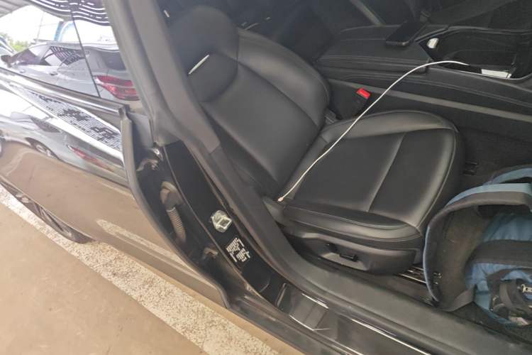 Used NETA S 2022 Extended-Range Version 1160 km Range Rear-Wheel-Drive Compact Edition Right Front Seat