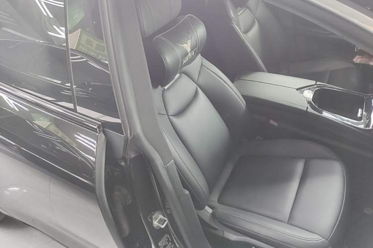 Used NETA S 2022 Extended-Range Version 1160 km Range Rear-Wheel-Drive Compact Edition Right Front Seat
