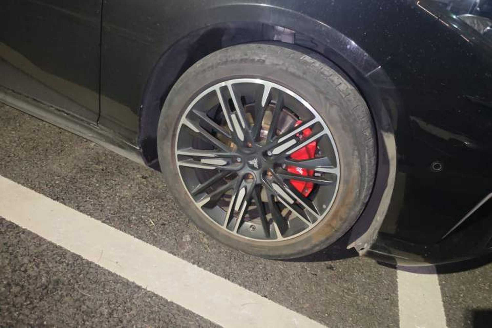 Used NETA S 2022 Extended-Range Version 1160 km Rear-Drive Big Edition Right Front Wheel Hub