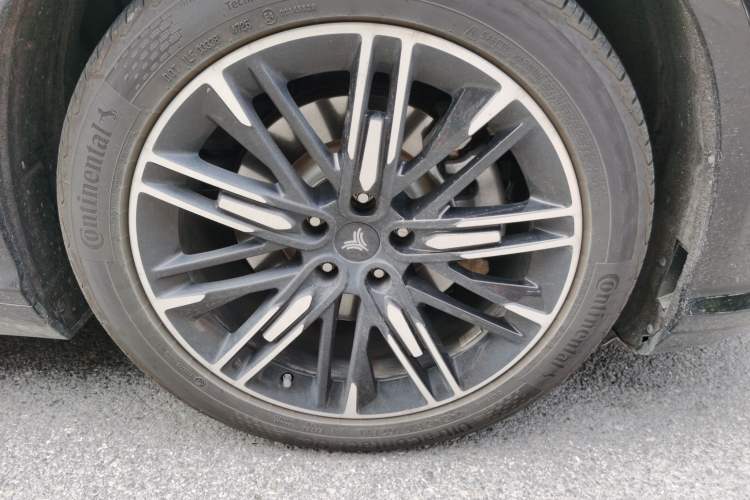 Used NETA S 2022 Extended-Range Version 1160 km Range Rear-Wheel Drive Mid-Grade Right Front Wheel Hub