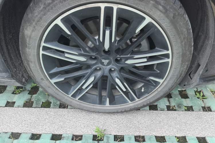 Used NETA S 2022 Extended-Range Version 1160 km Range Rear-Wheel Drive Mid-Grade Right Front Wheel Hub