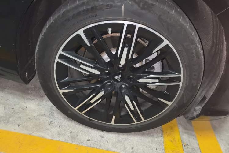 Used NETA S 2022 Extended-Range Version 1160 km Range Rear-Wheel Drive Mid-Grade Right Front Wheel Hub