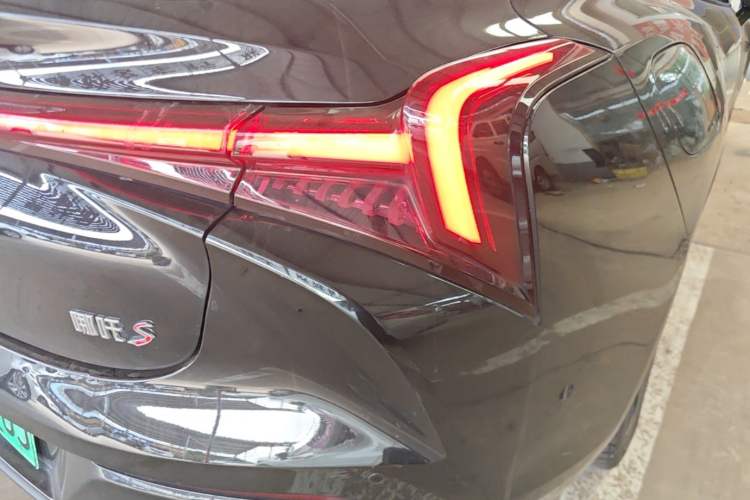 Used NETA S 2022 Extended-Range Version 1160 km Range Rear-Wheel-Drive Compact Edition Right Rear Taillight