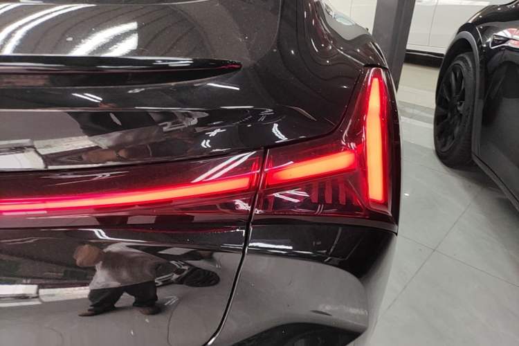Used NETA S 2022 Extended-Range Version 1160 km Range Rear-Wheel-Drive Compact Edition Right Rear Taillight