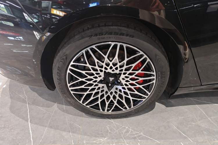 Used NETA S 2022 All-Electric 715 km Range Rear-Drive Deluxe Version Right Rear Wheel Hub