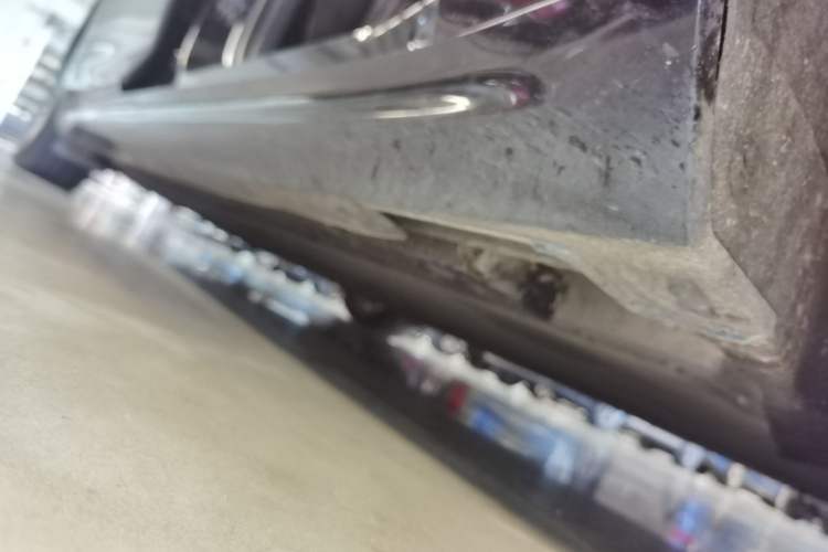 Used NETA S 2022 All-Electric 650 km Four-Wheel Drive Flagship Edition Right Side Sill