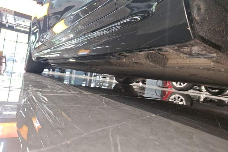 Used NETA S 2022 All-Electric 715 km Range Rear-Drive Deluxe Version Right Side Sill
