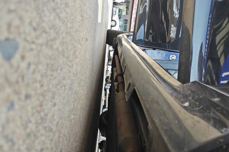 Used NETA S 2022 Extended-Range Version 1160 km Range Rear-Wheel-Drive Compact Edition Right Side Sill