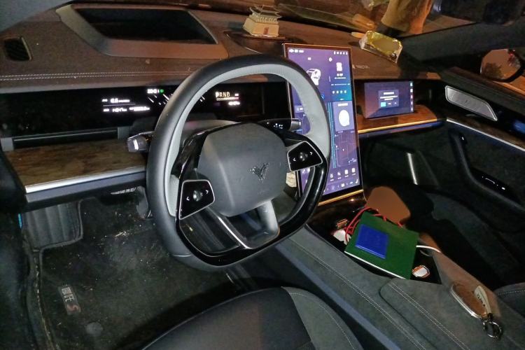 Used NETA S 2022 Pure Electric 715 km Range Rear-Wheel Drive LiDAR Version Steering Wheel