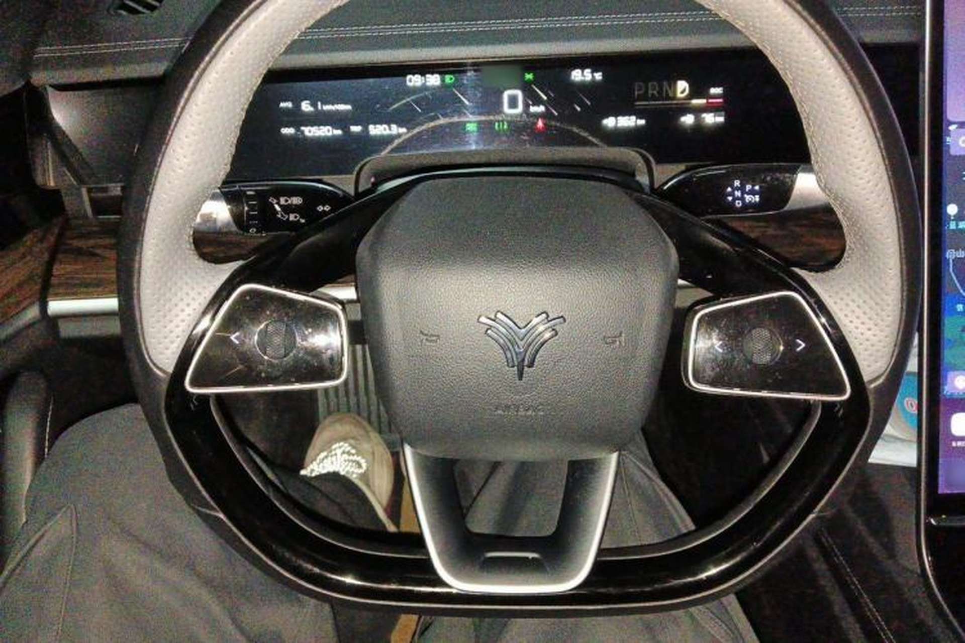 Used NETA S 2022 Extended-Range Version 1160 km Range Rear-Wheel-Drive Compact Edition Steering Wheel