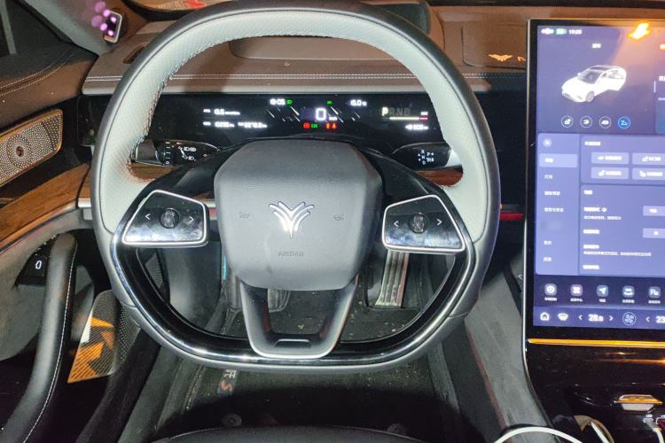 Used NETA S 2022 Pure Electric 715 km Range Rear-Wheel Drive LiDAR Version Steering Wheel