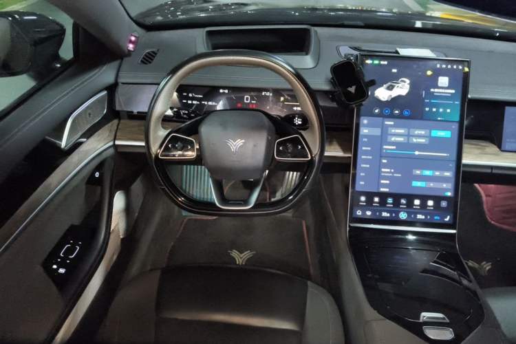 Used NETA S 2022 Pure Electric 715 km Range Rear-Wheel Drive LiDAR Version Steering Wheel