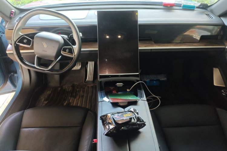 Used NETA S 2022 Extended-Range Version 1160 km Range Rear-Wheel Drive Mid-Grade Center Console