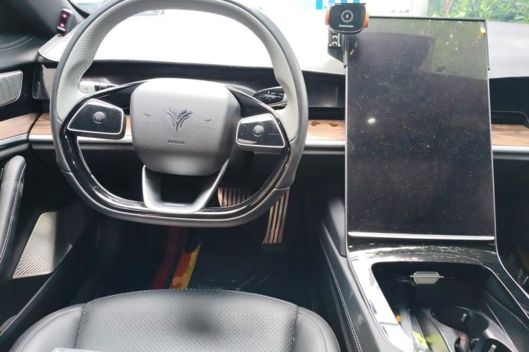 Used NETA S 2022 Extended-Range Version 1160 km Range Rear-Wheel Drive Mid-Grade Center Console