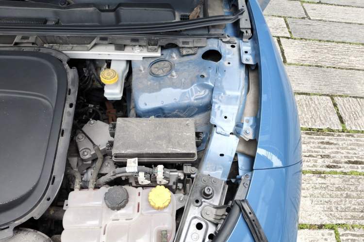 Used NETA S 2022 Extended-Range Version 1160 km Range Rear-Wheel Drive Mid-Grade Engine Bay Left