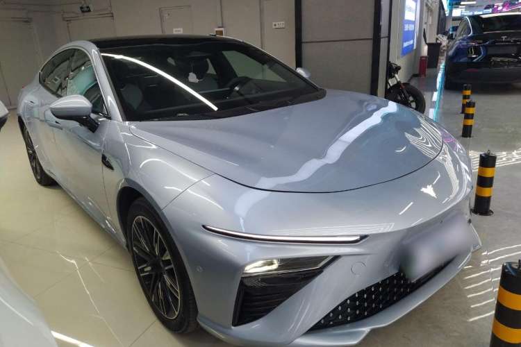 Used NETA S 2022 Pure Electric 715 km Range Rear-Wheel Drive Mid-Range Version Front Right 45 Deg