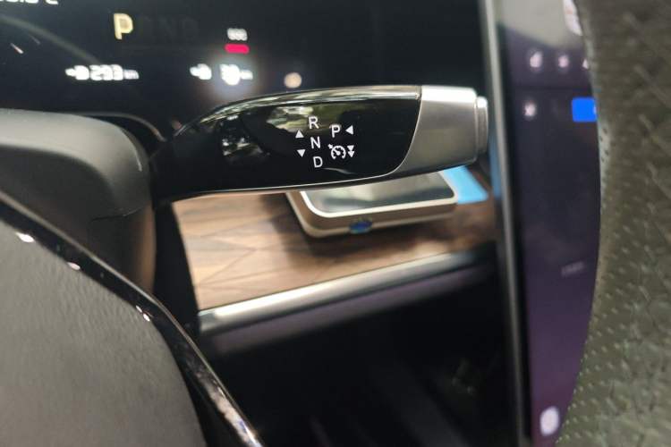 Used NETA S 2022 Extended-Range Version 1160 km Range Rear-Wheel Drive Mid-Grade Gear Lever
