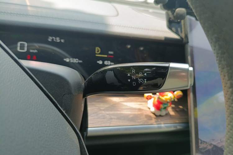 Used NETA S 2022 Extended-Range Version 1160 km Range Rear-Wheel-Drive Compact Edition Gear Lever