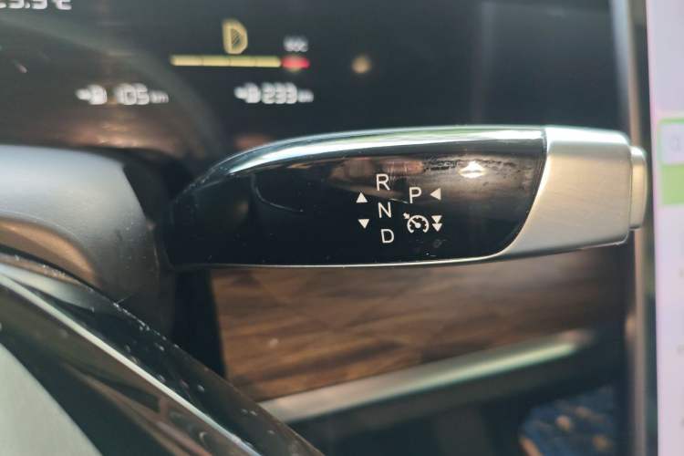 Used NETA S 2022 Extended-Range Version 1160 km Range Rear-Wheel Drive Mid-Grade Gear Lever