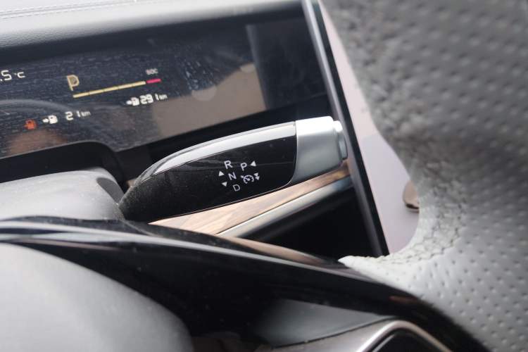 Used NETA S 2022 Extended-Range Version 1160 km Range Rear-Wheel-Drive Compact Edition Gear Lever