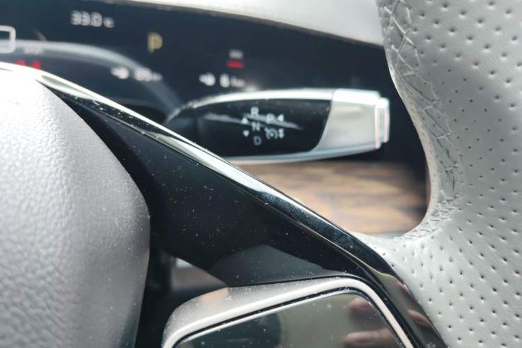 Used NETA S 2022 Extended-Range Version 1160 km Range Rear-Wheel Drive Mid-Grade Gear Lever
