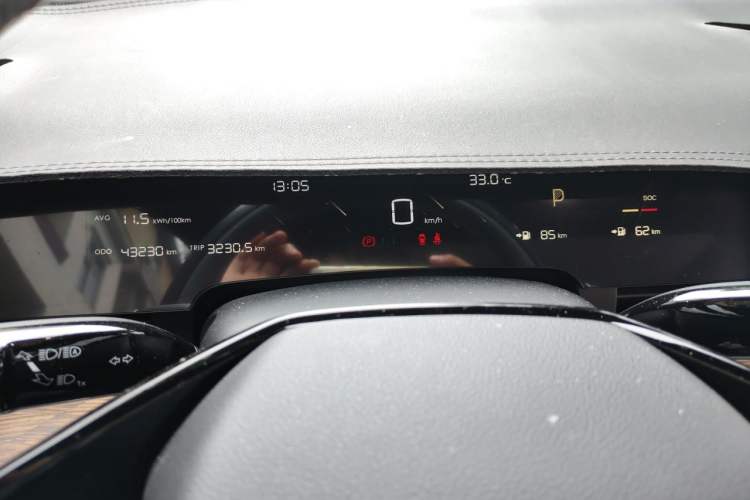 Used NETA S 2022 Extended-Range Version 1160 km Range Rear-Wheel Drive Mid-Grade Instrument Cluster