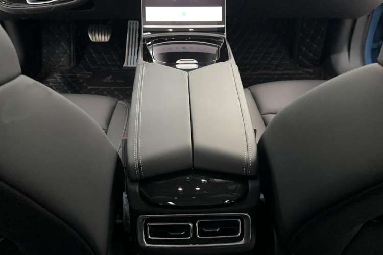 Used NETA S 2022 Extended-Range Version 1160 km Range Rear-Wheel-Drive Compact Edition Interior 5