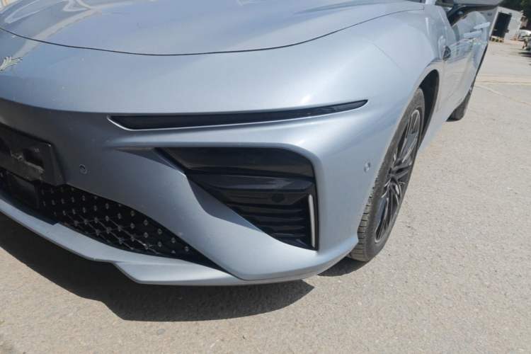 Used NETA S 2022 Extended-Range Version 1160 km Range Rear-Wheel-Drive Compact Edition Left Front Headlight