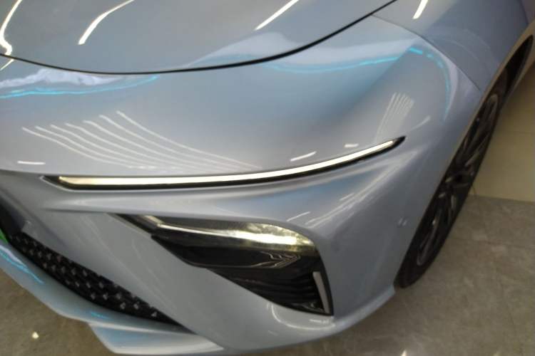 Used NETA S 2022 Pure Electric 715 km Range Rear-Wheel Drive Mid-Range Version Left Front Headlight