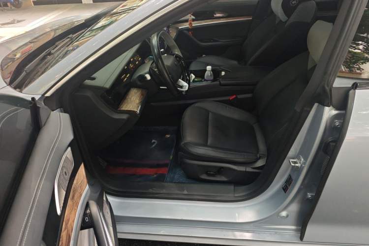 Used NETA S 2022 Extended-Range Version 1160 km Range Rear-Wheel Drive Mid-Grade Left Front Seat