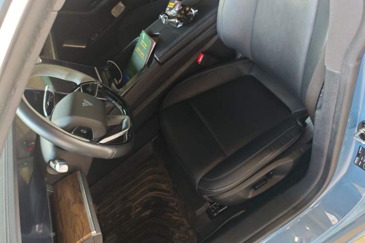 Used NETA S 2022 Extended-Range Version 1160 km Range Rear-Wheel Drive Mid-Grade Left Front Seat