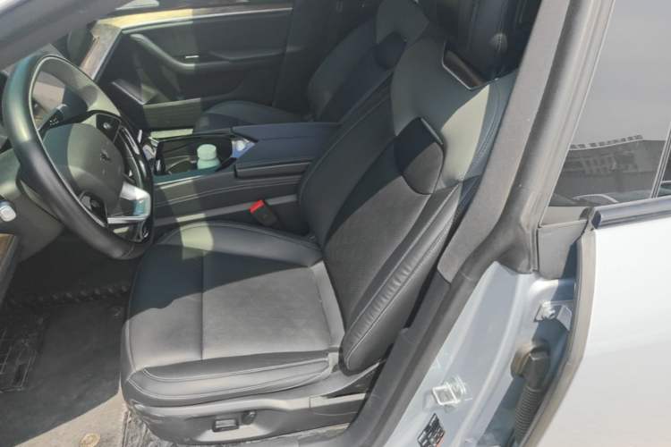 Used NETA S 2022 Extended-Range Version 1160 km Range Rear-Wheel-Drive Compact Edition Left Front Seat