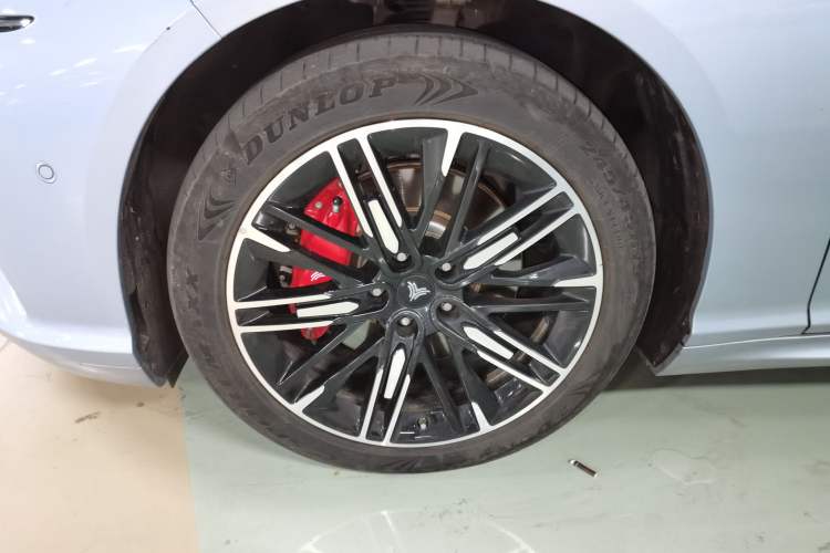 Used NETA S 2022 Extended-Range Version 1160 km Rear-Drive Big Edition Left Front Wheel Hub