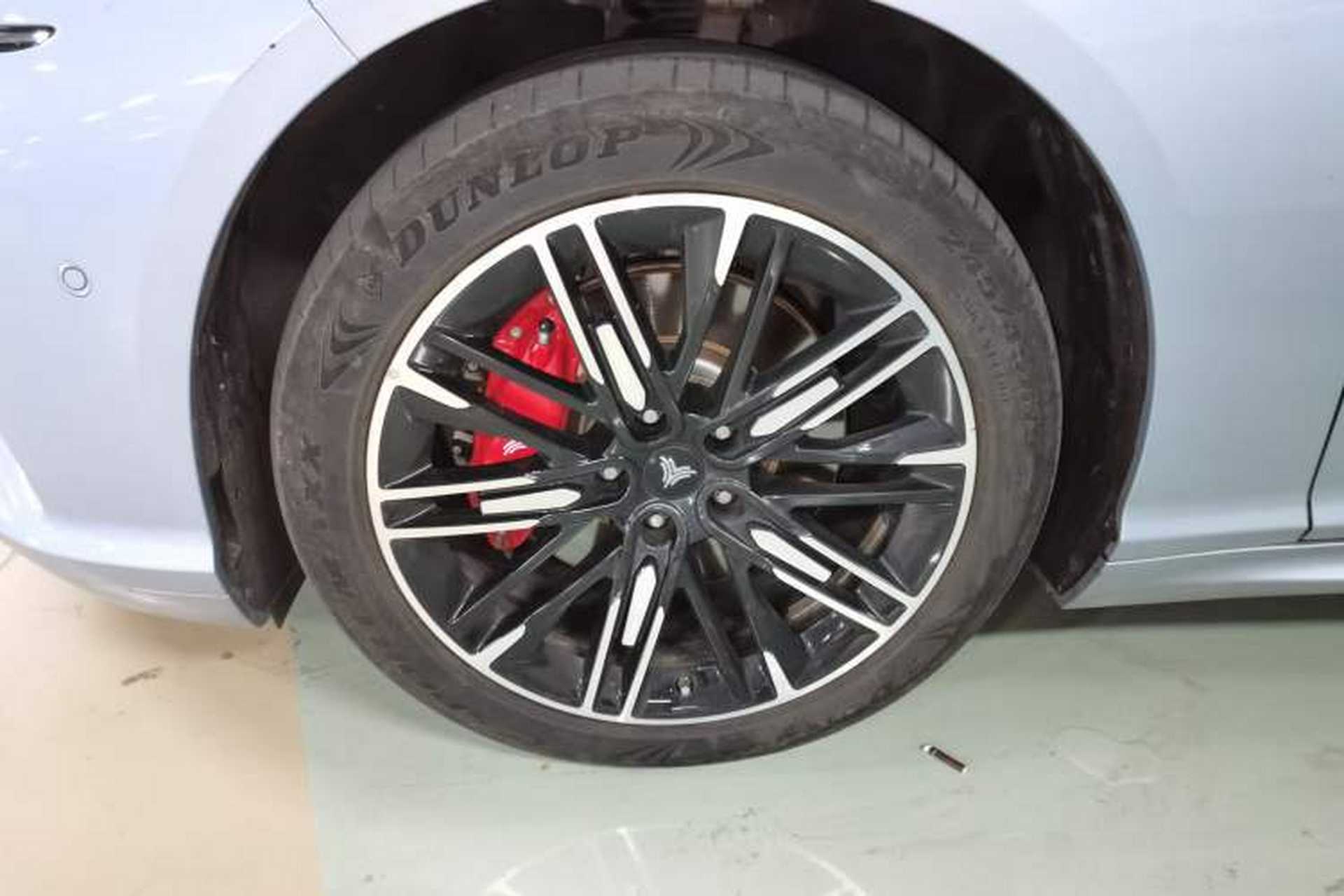 Used NETA S 2022 Extended-Range Version 1160 km Rear-Drive Big Edition Left Front Wheel Hub
