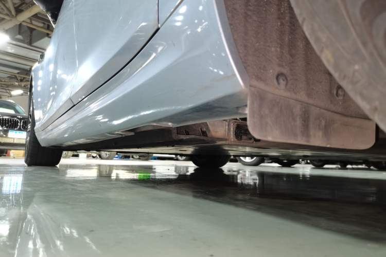 Used NETA S 2022 Extended-Range Version 1160 km Rear-Drive Big Edition Left Side Sill