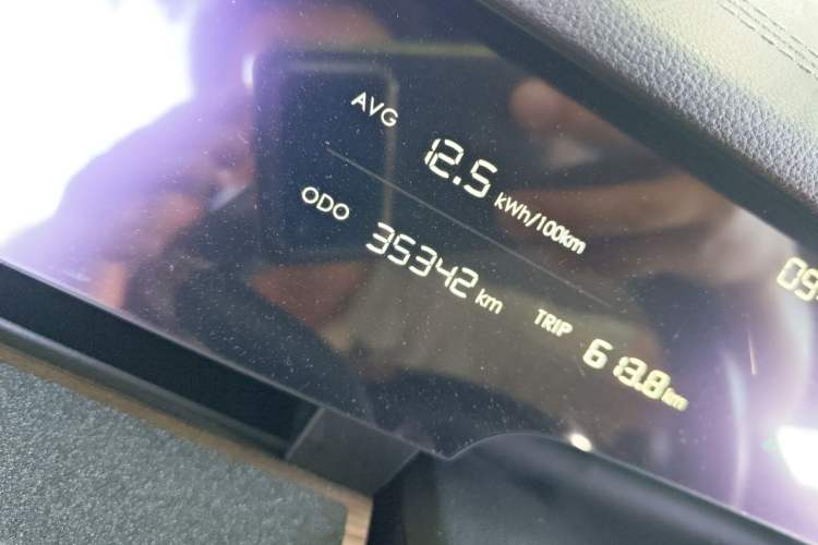 Used NETA S 2022 Extended-Range Version 1160 km Range Rear-Wheel Drive Mid-Grade Odometer Close Up